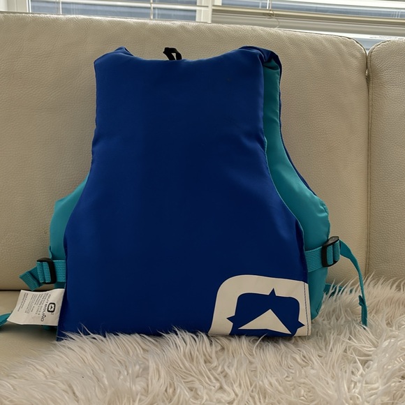 Blue outbound life vest (for 55-88lbs) - Picture 3 of 5